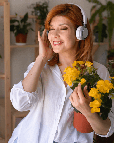 medium-shot-smiley-woman-wearing-headphones